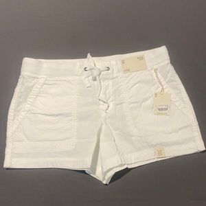a.n.a Size 12 White Mid-Rise Shirts - 3.5” inseam